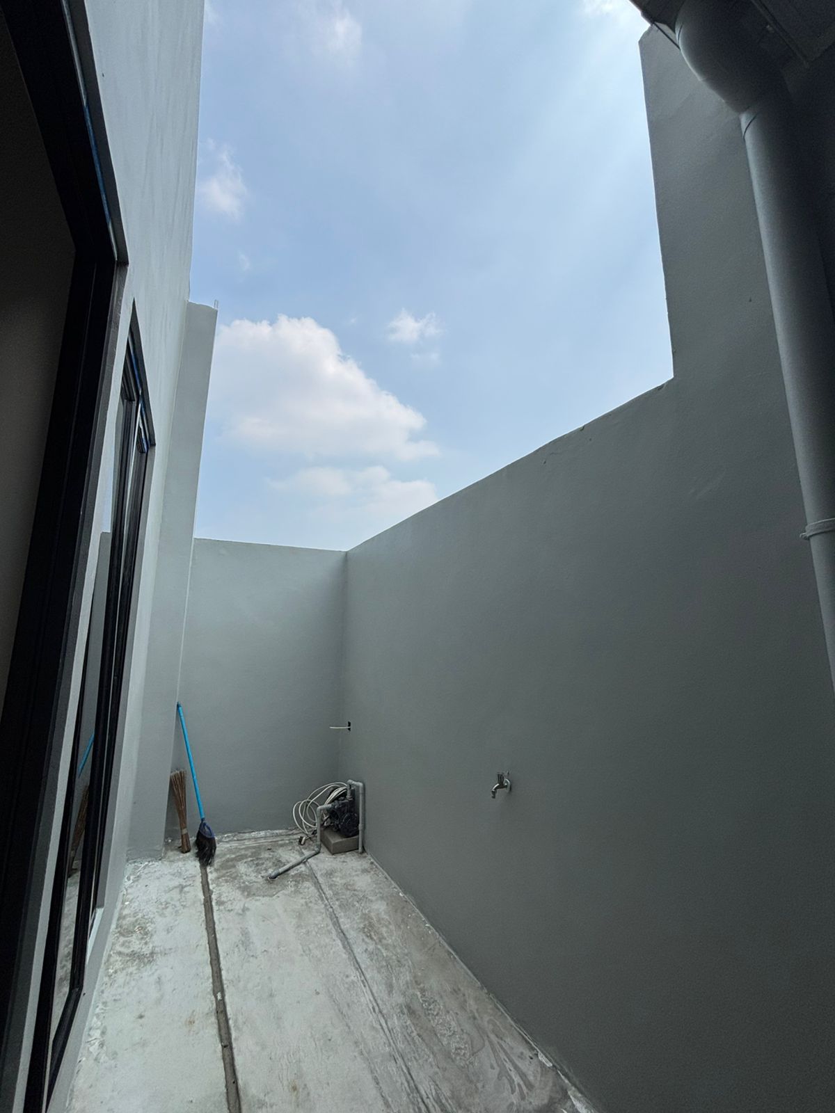 HAL.BELAKANG